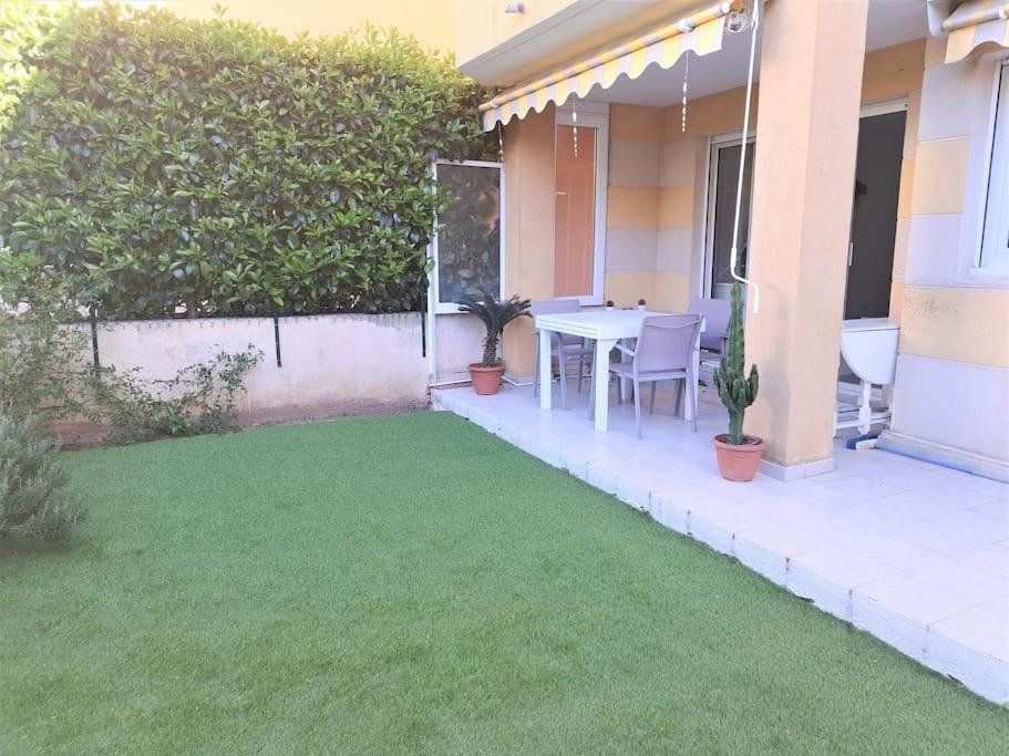 شقة Frejus, Studio, 100 M De La Plage-Port Fréjus المظهر الخارجي الصورة